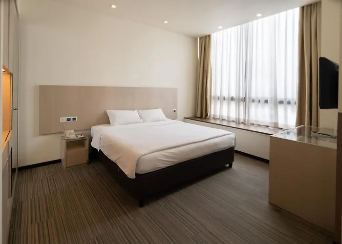 Aqueen Hotel Lavender (SG Clean, Staycation Approved)